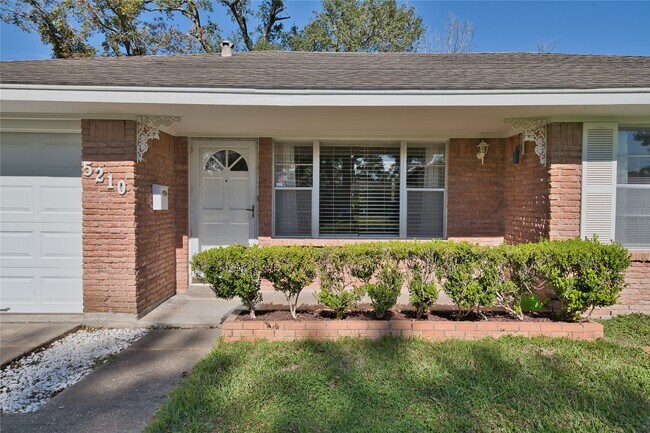 Photo - 5210 De Lange Ln