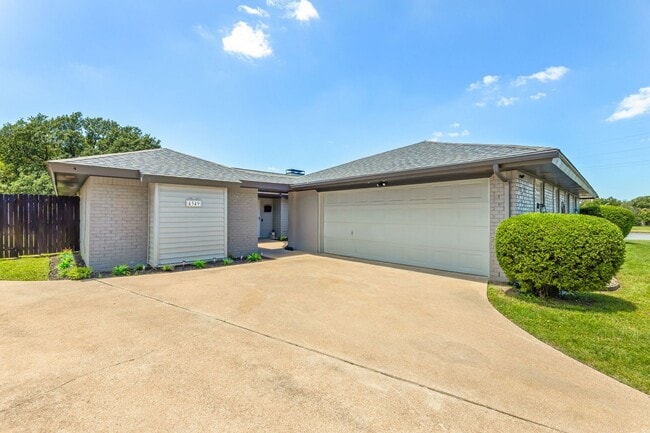 Building Photo - READY FOR MOVE IN NOW! Rental