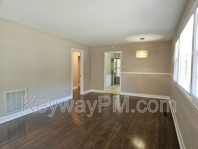 Photo - 13 Erskine Ln
