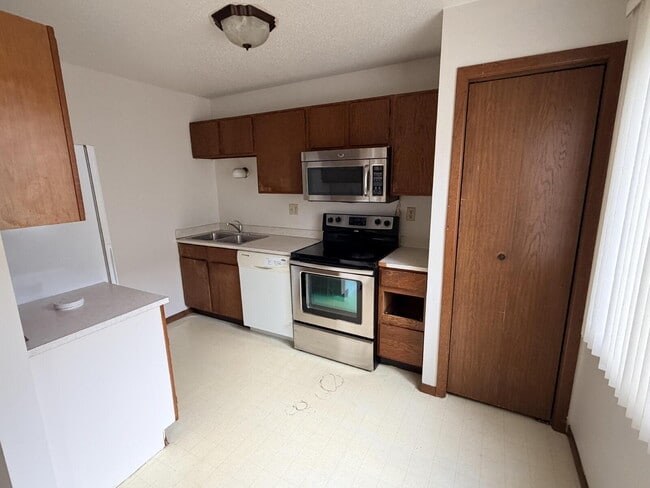 Photo - "Charming & Cozy 2-Bed Gem in Minot - Perfectly Priced & Ideally Located!"