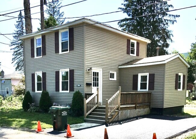 Building Photo - 7 Merrill St Rental