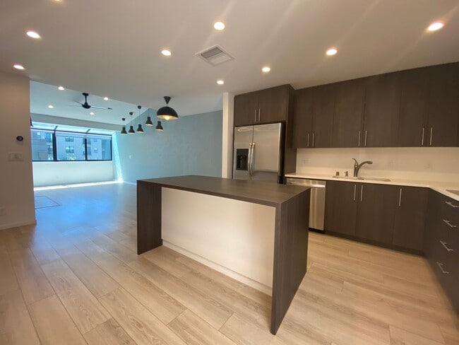 Photo - 2 Bed / 2 Bath | Midtown Condo Available Now
