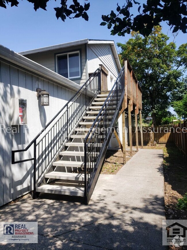 Building Photo - 13225 SW 2nd St Rental