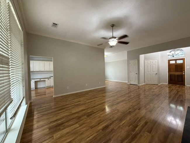 Photo - 8011 Aspen Dr