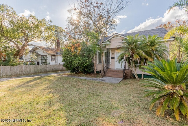 Photo - 1072 Brown St