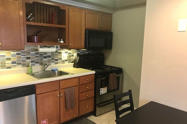 Waterfront Apartments (TCT 1600, LLC)