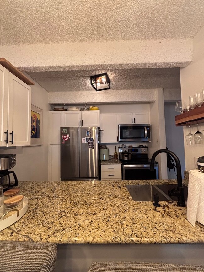 Kitchen - 1433 N Williams St Unit #201