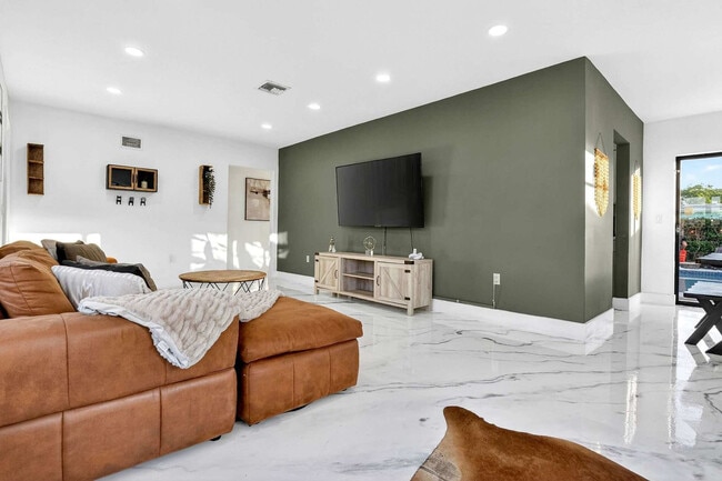 Photo - 6540 Park St Unit ID1372331P