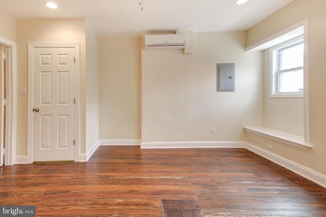 Photo - Beautiful and spacious 1 bedroom with office and backyard in Manayunk Unit 1