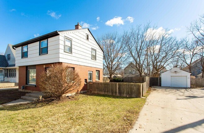 2750 N 61st St