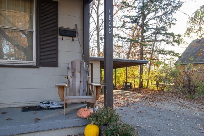 Photo - 3 Bed 2 Bath Home on University Ave