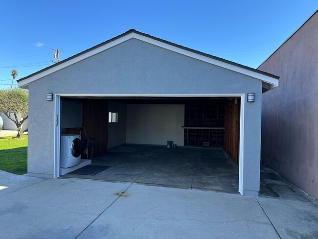 2 car garage - 5412 Baldwin Ave