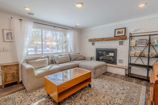 Photo - Quiet Cottage in the Trees