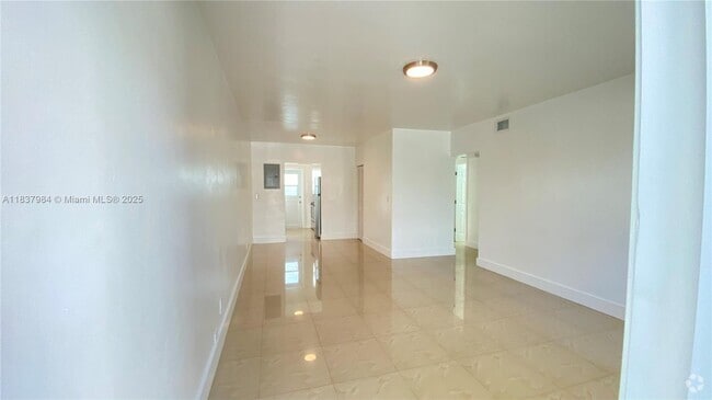 Building Photo - 8227 Crespi Blvd Unit 1 Rental