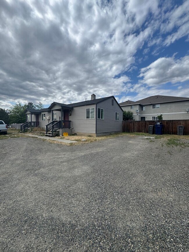 Photo - PET FRIENDLY FULLY FENCED