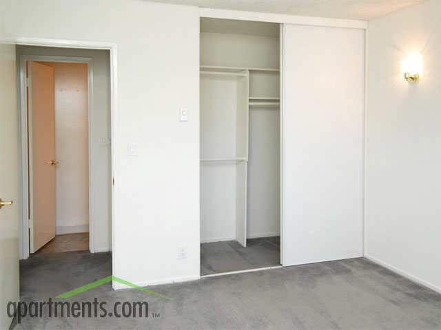 Hollywood Royale Apartments