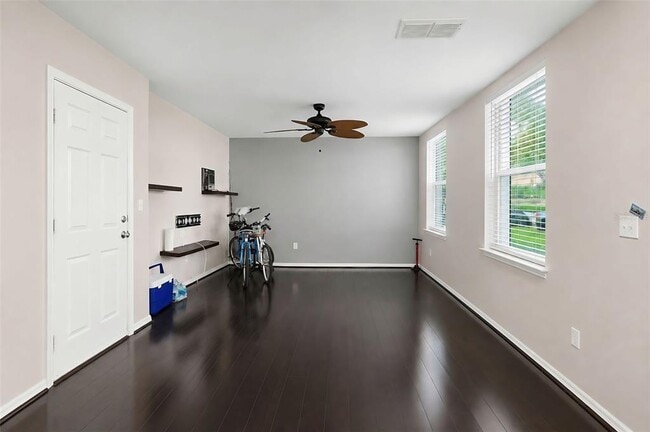 Photo - 1020 Waterside Dr