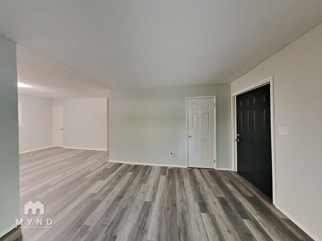 Photo - 5906 Pineglen Ct