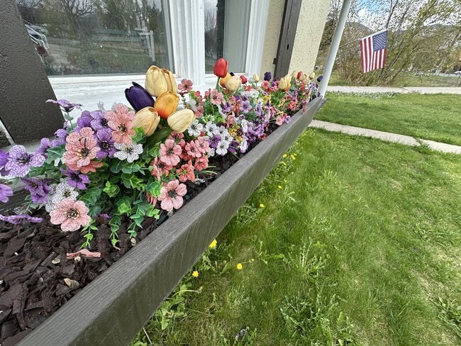 Photo - 150 E Main St