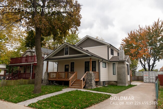 Photo - 2 bedroom Plus Den, 2 Bath with fireplace and high end appliances Unit main