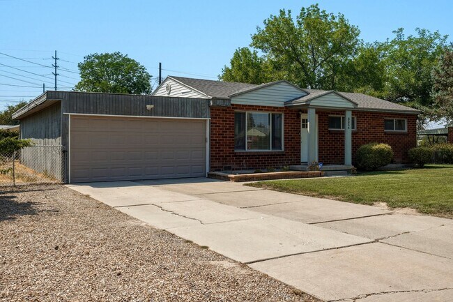 Photo - 3334 Maple Wy