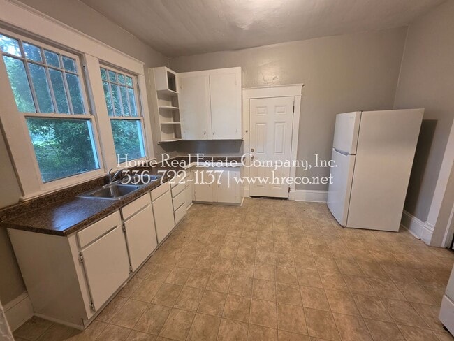Photo - 411 E 13th St