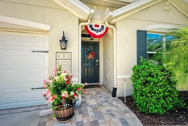 Bienvenido a casa - 15450 Trinity Fall Way