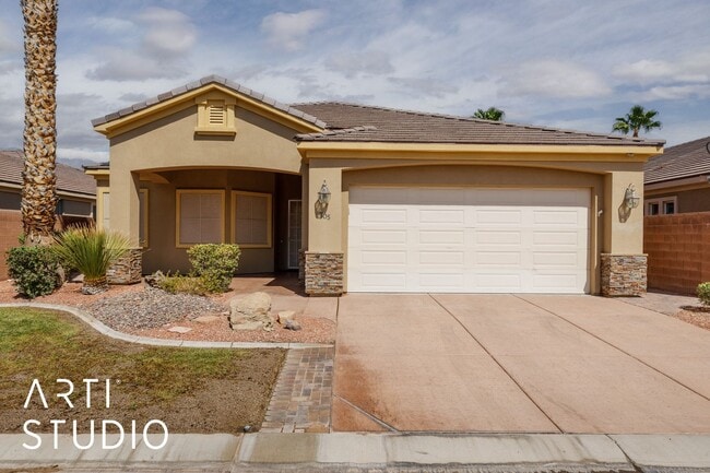 Building Photo - Beautiful 2-bedroom 2-bathroom and 2-car garage located in a gated community