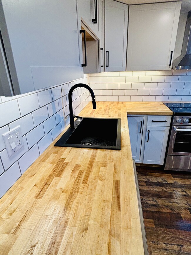 Photo - 1106 S Willson Ave Unit 3