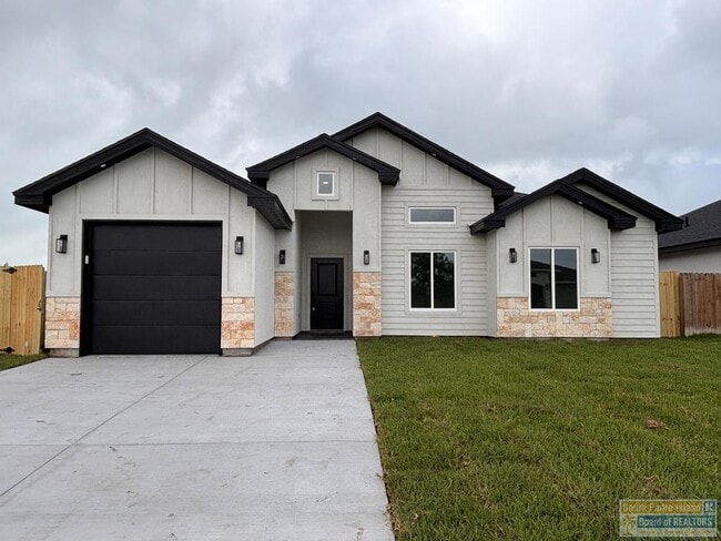 Building Photo - 2642 Eliseo Villarreal Ave