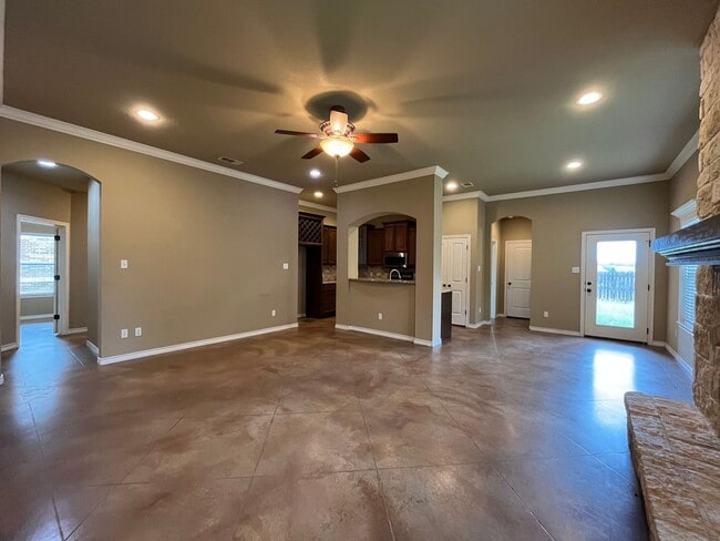 Photo - 4 Bedroom Single Family Home:  Available Now!