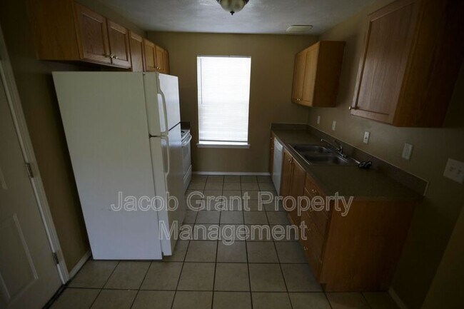 Photo - 523 Caribou St Unit B