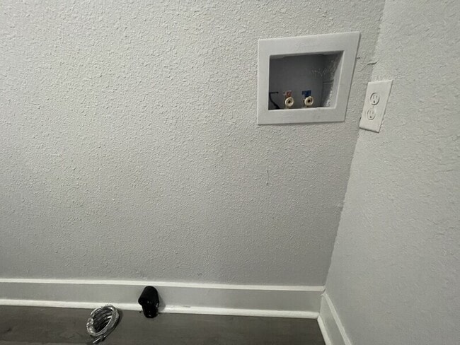 Photo - 1621 Dora St
