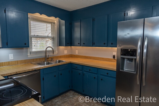 Photo - 160 Crump St