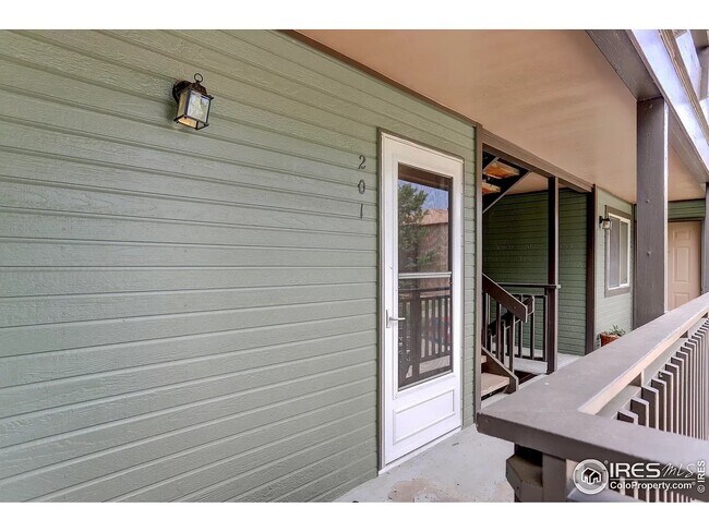 Photo - 4990 Meredith Way