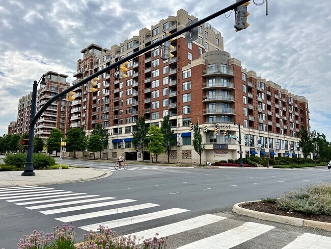 Building Photo - 3600 S Glebe Rd
