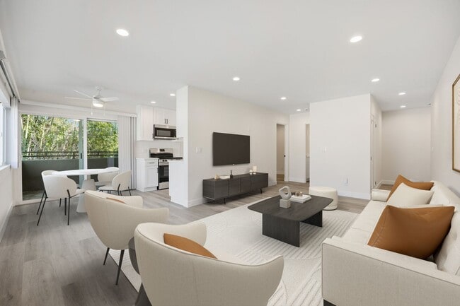 Photo - 5409 Radford Ave Unit 07