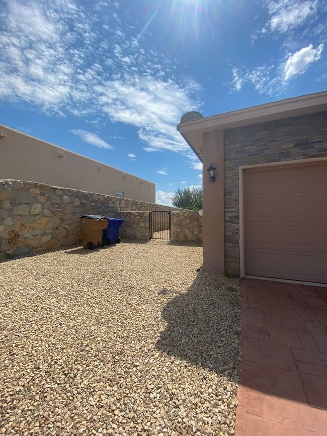 Photo - Beautiful 4 Bedroom, 3 Bathroom Home! Avai...