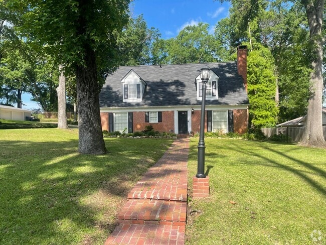 Building Photo - Southern Heights Beauty! Rental