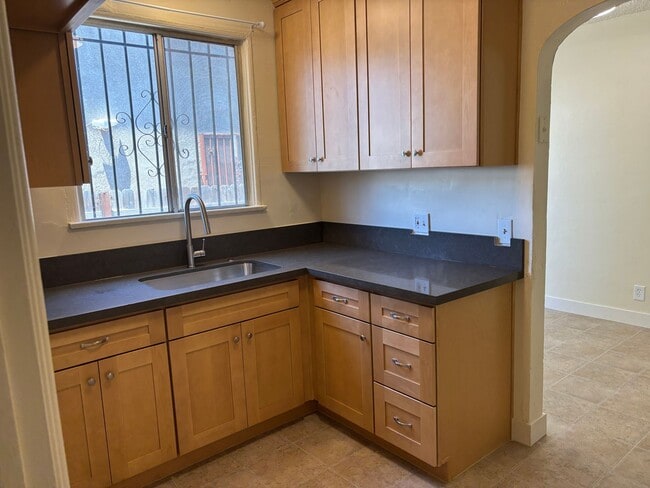 Photo - 1122 1/2-1122 1/2 W 85th St Unit 1122