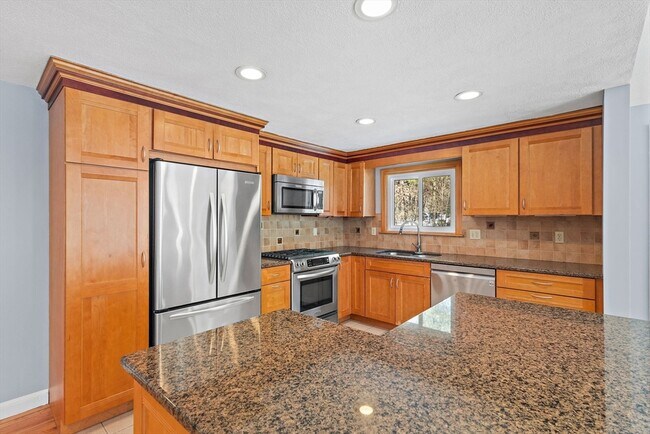 Photo - 77 Colonial Rd