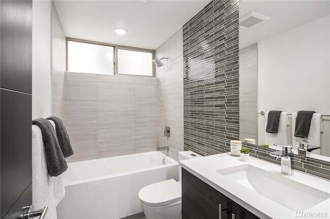 Photo - 3041 20th Ave W