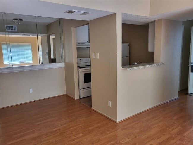 Building Photo - 770 Memorial Mews St Unit B Rental