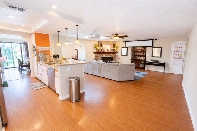 Photo - 13099 Meteor Dr