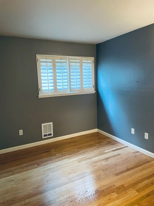 Photo - Great Location 2 Bedroom Condo!