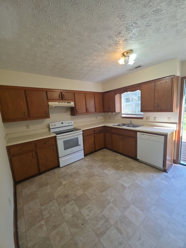 Photo - 492 W 9th St Unit 4