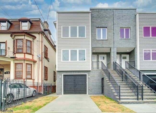 Building Photo - 85 3rd Ave