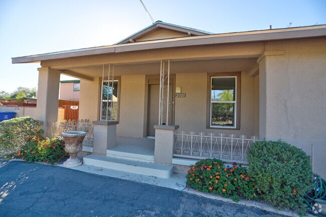 Building Photo - Charming 2 bed, 1 bath duplex Rental