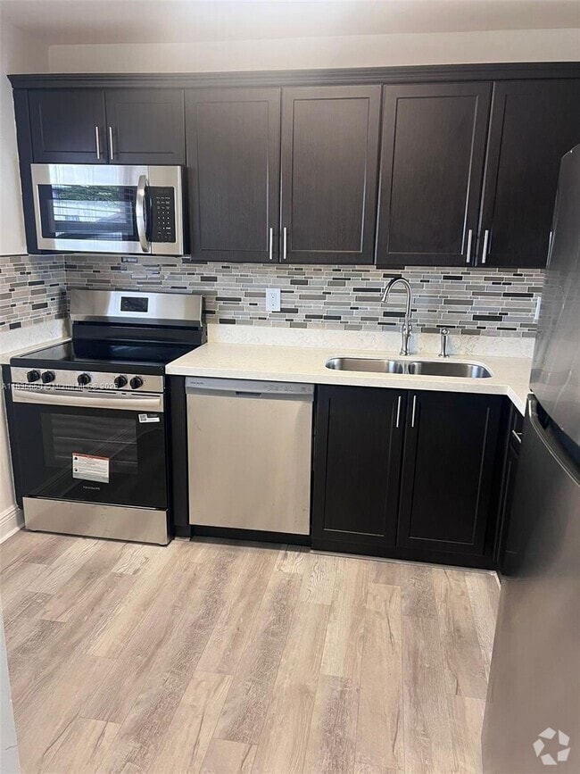Building Photo - 8875 Fontainebleau Blvd Unit 202 Rental
