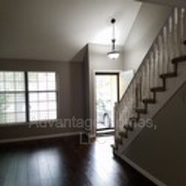 Photo - 304 W 132 St